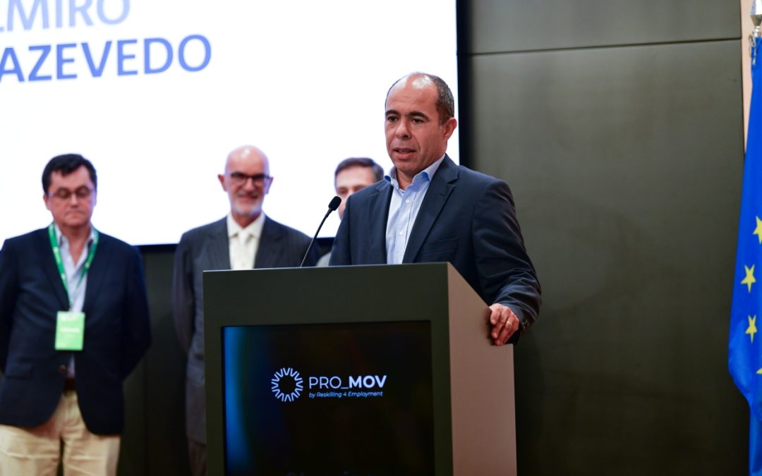 Fundação Belmiro de Azevedo integra requalificação profissional do PRO_MOV e amplia projetos na Educação